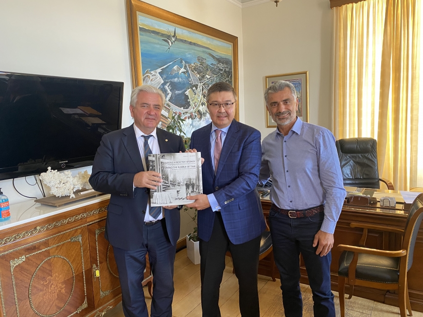 Επίσκεψη του Πρέσβη του Καζακστάν Yerlan Baudarbek-Kozhatayev στον Δήμαρχο Λαυρεωτικής Δημήτρη Λουκά