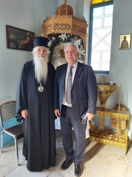 O Δήμαρχος Λαυρεωτικής Δημήτρης Λουκάς με τον εορτάζoντα Σεβασμιώτατο Μητροπολίτη Μεσογαίας και Λαυρεωτικής κ. Νικόλαο στην εκκλησία του Αγ. Νικολάου.